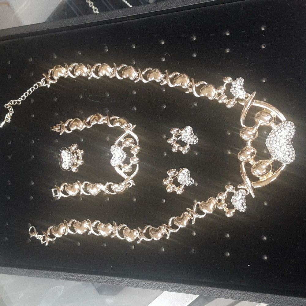 White gold necklace set